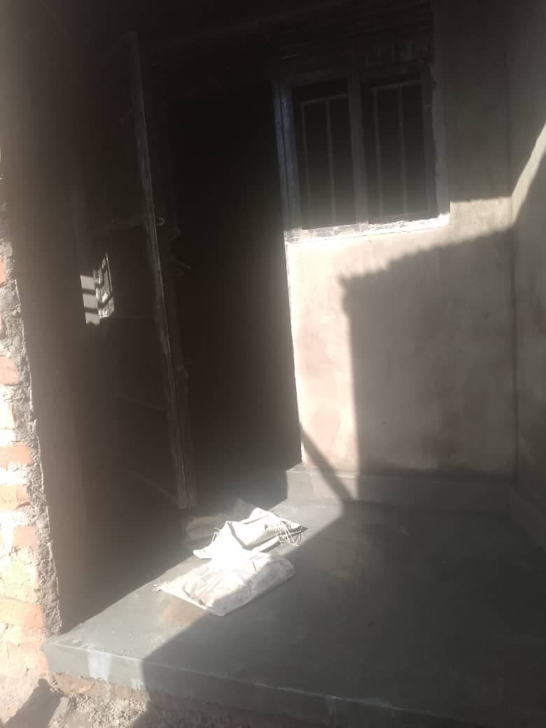 4brand new single rooms each with astore bathroom outside,water ,solar ready by November2025